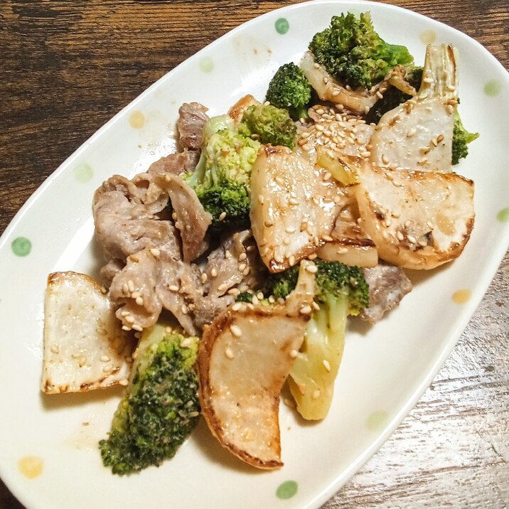 今日は、かぶと豚肉とブロッコリーDeごまドレ炒め